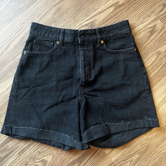 Shorts - Picture 1 of 4